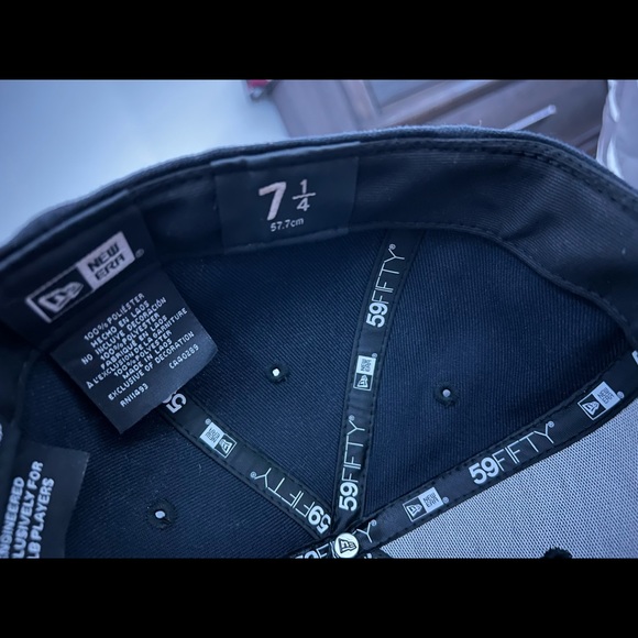 Bundle of fitted hats - Picture 12 of 12